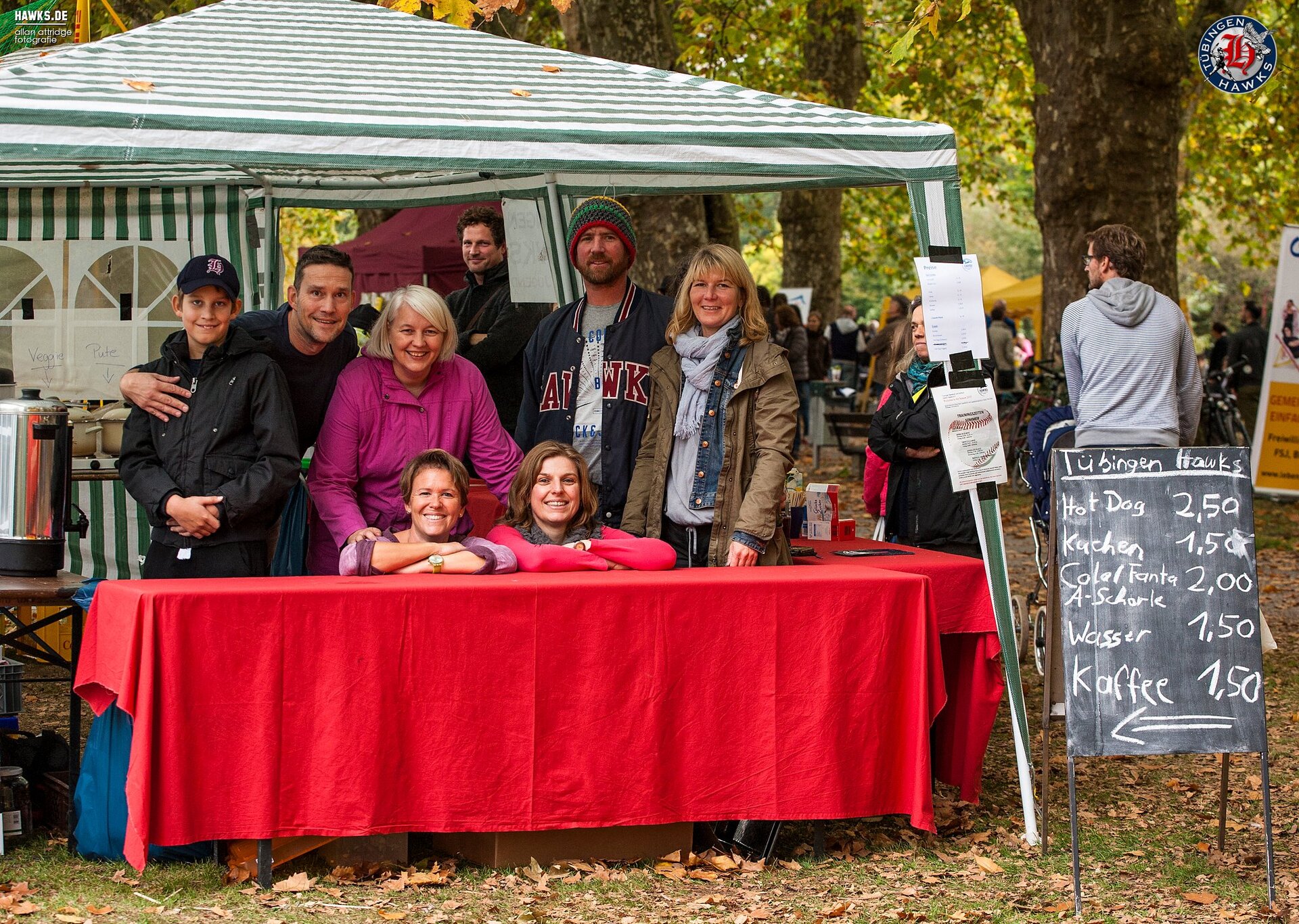 Das Team des Fördervereins am Vereinsstand im Herbst